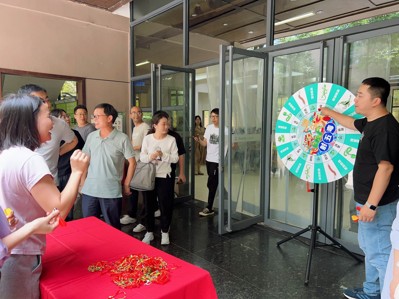 端午飛鏢大挑戰(zhàn)！靶盤(pán)上的五毒大作戰(zhàn)，太燃了！